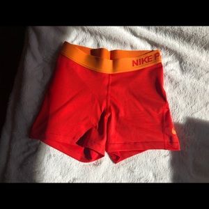 NIKE PRO 3’’ SHORTS CRIMSON/ORANGE
